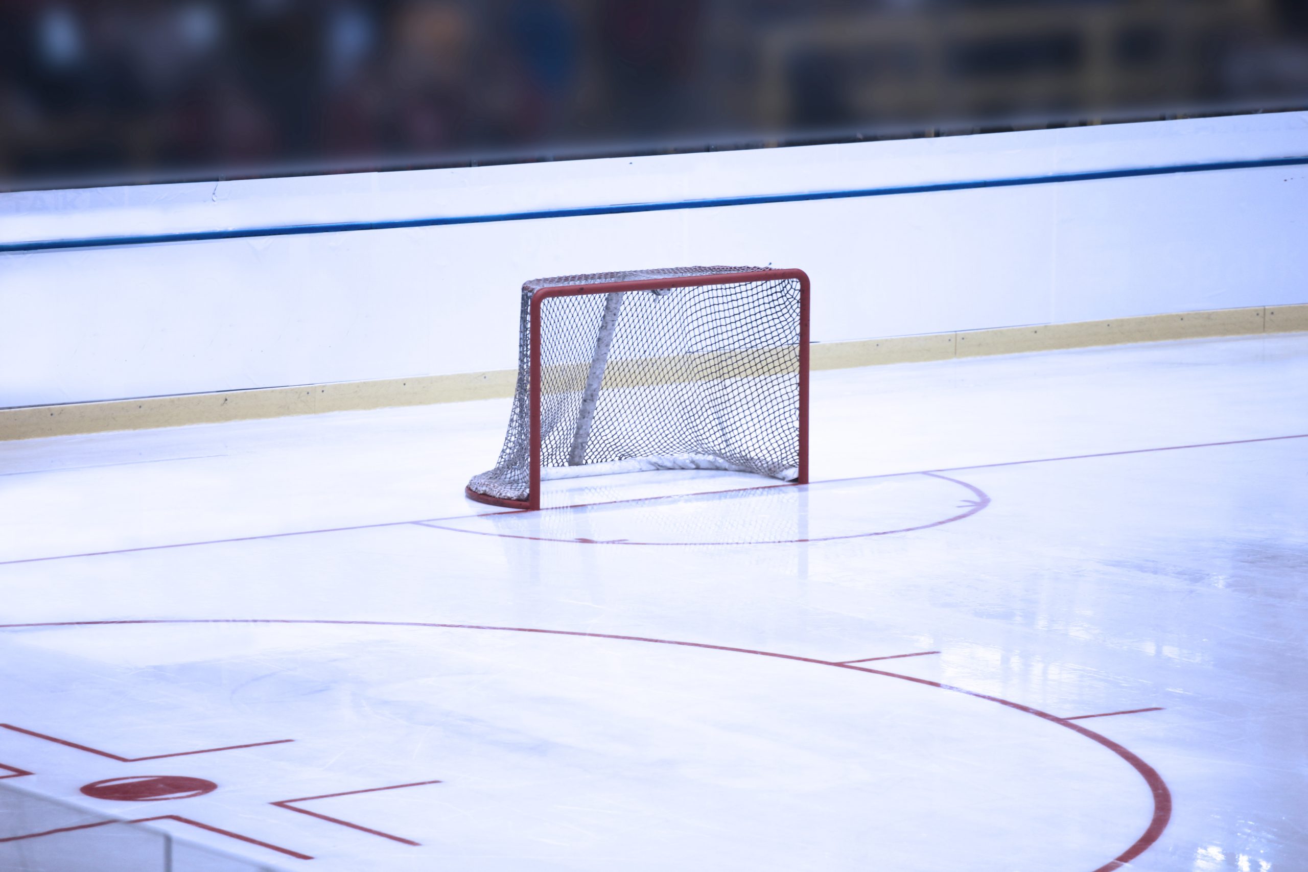 Spannendes Eishockey Spiel im Eisstadion